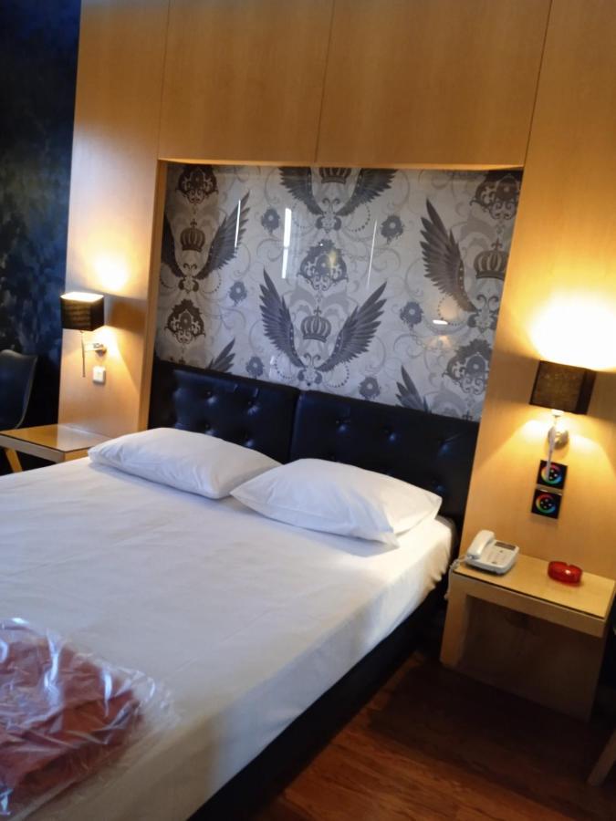 Olympic Hotel (Adults Only) Пирея Екстериор снимка