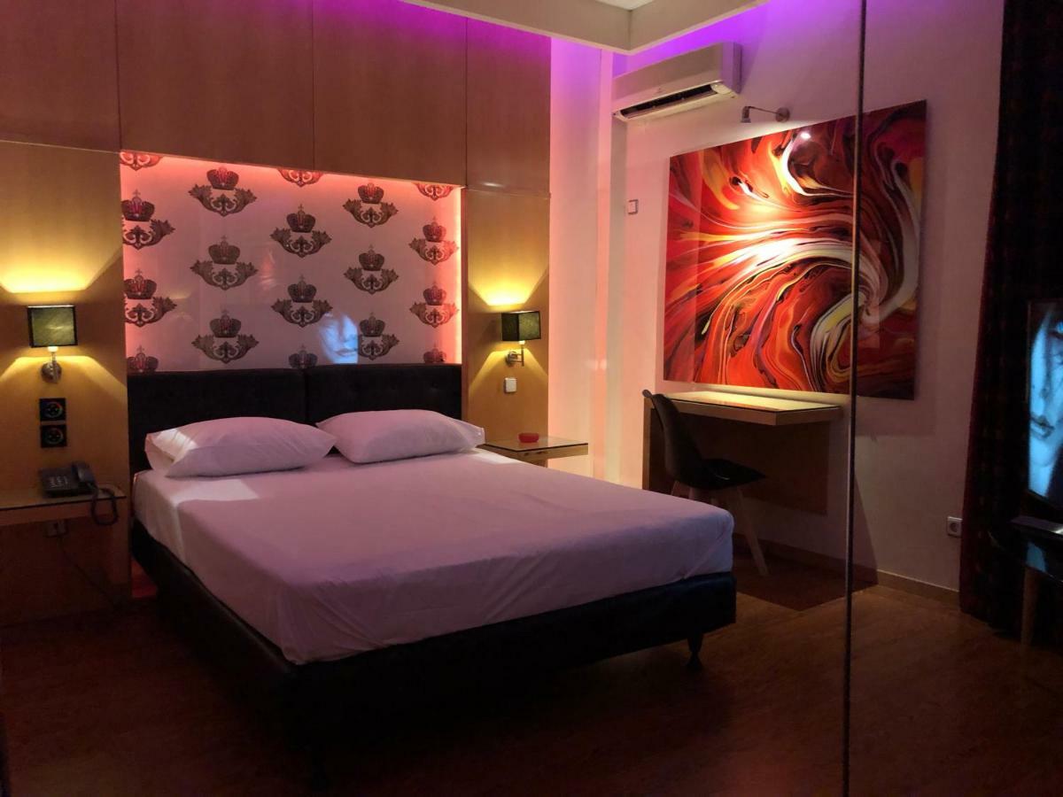 Olympic Hotel (Adults Only) Пирея Екстериор снимка